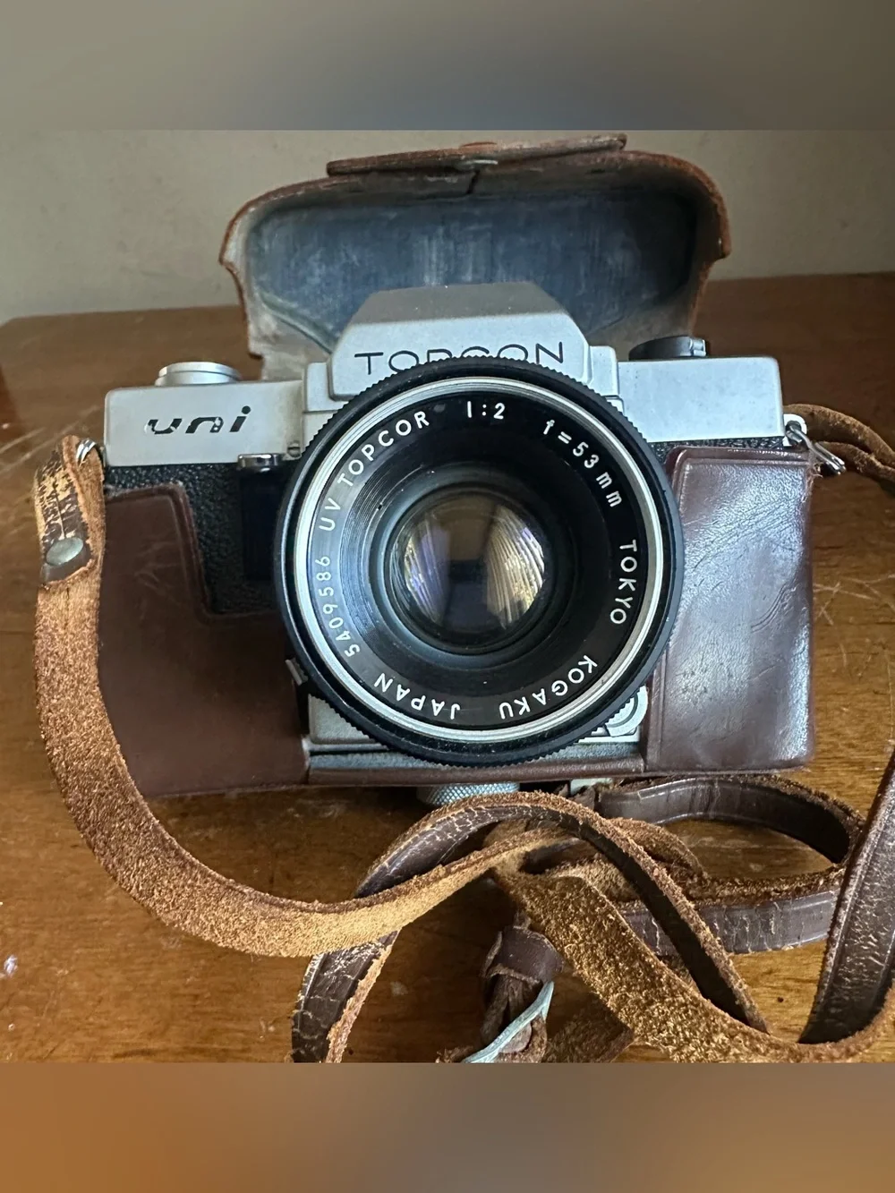 Vintage Topcon Uni 35mm SLR Film Camera w/UV Topcor 1:2 f=53mm Lens & Case Japan